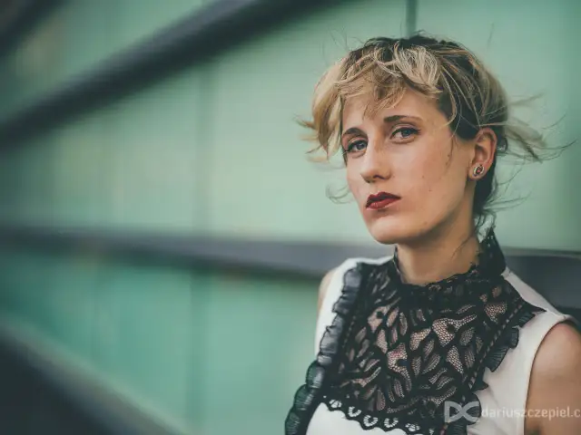 Jak zostać modelką dłoni w Polsce? Stawki, portfolio, agencje