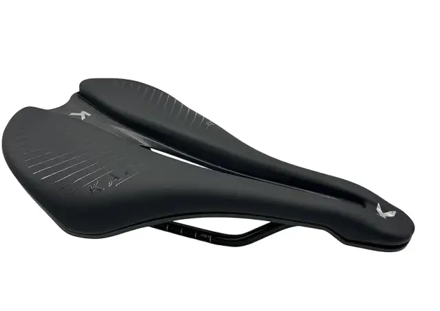 Jakie siodełko do roweru szosowego zapewni komfort i wydajność?
