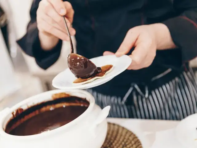 Naleśniki jak z restauracji przepis – idealne ciasto i techniki smażenia