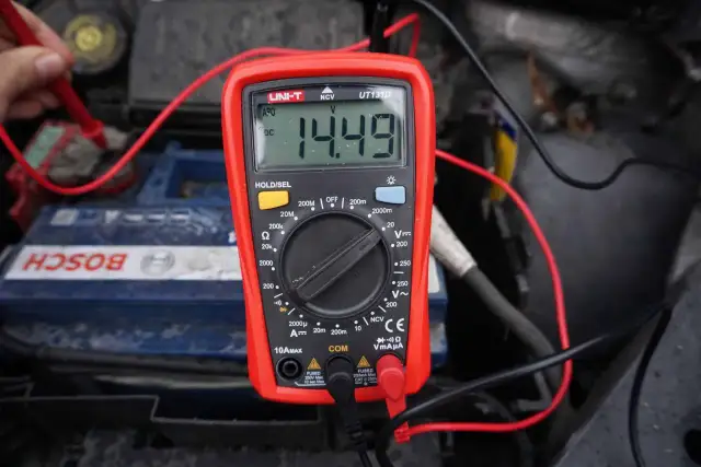 Ile prądu daje alternator? Sprawdź typowe wartości (70-250A)