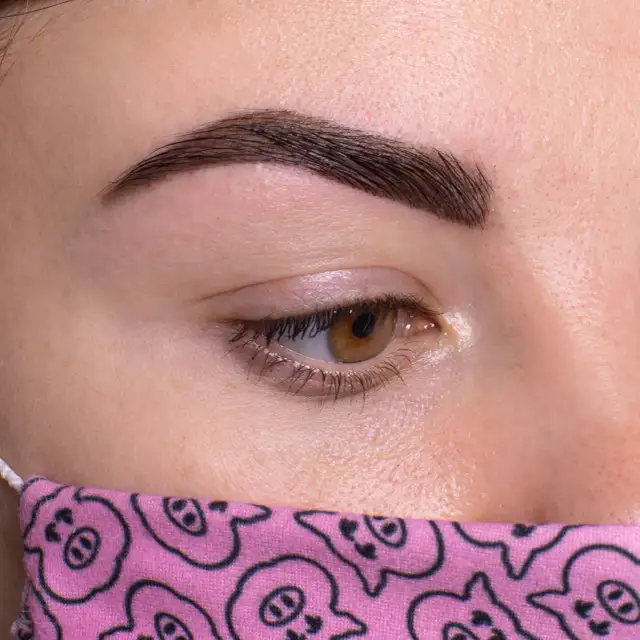 Henna brwi: przewodnik po zabiegu, efektach i pielęgnacji