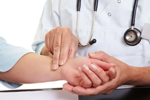 Niski puls: Jak podnieść tętno w domu? Kiedy iść do lekarza?