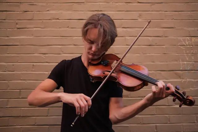 Nauka gry na skrzypcach: Przewodnik krok po kroku dla początkujących