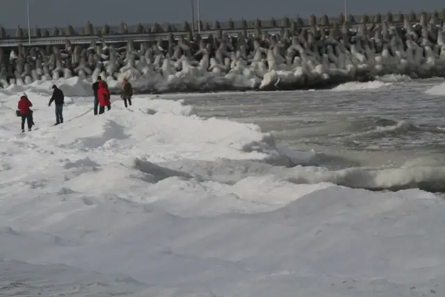 Bałtyk zamarza: Gdzie i kiedy? Pełna prawda o lodzie na morzu