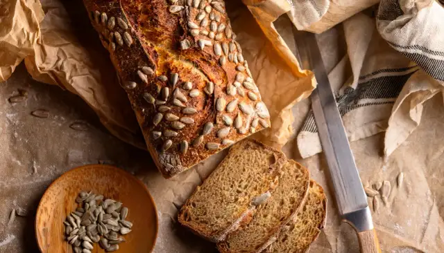 Czy cukrzyk może jeść chleb żytni? Sprawdź, jak wpływa na cukier we krwi