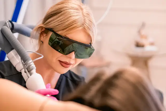 Epilacja laserowa: Jak działa, ile kosztuje i czy to dla Ciebie?