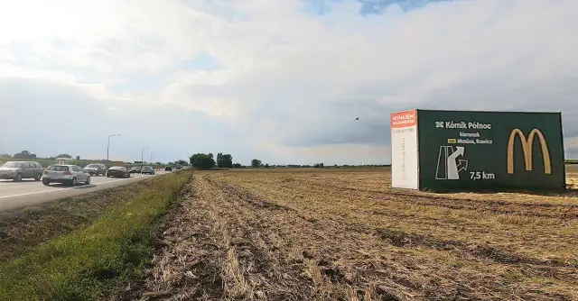 Ile kosztuje reklama przy autostradzie? Sprawdź ceny i skuteczność