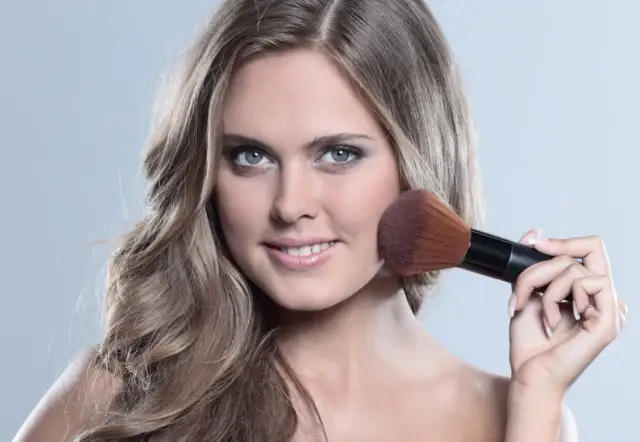 Cera naczynkowa? Jaki podkład wybrać, by kryć i pielęgnować?