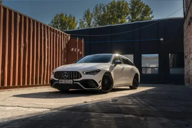 Mercedes CLA 45 S AMG - moc, osiągi i technologie, które zaskakują użytkowników