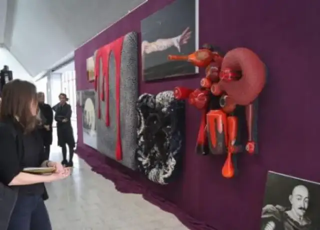 Sztuka nowoczesna w Polsce: Kluczowe trendy i artyści, których musisz znać