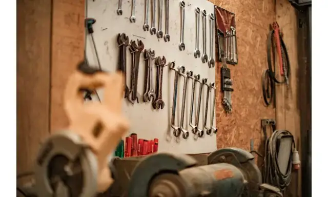 Jak ułożyć narzędzia w warsztacie, aby uniknąć chaosu i zyskać przestrzeń