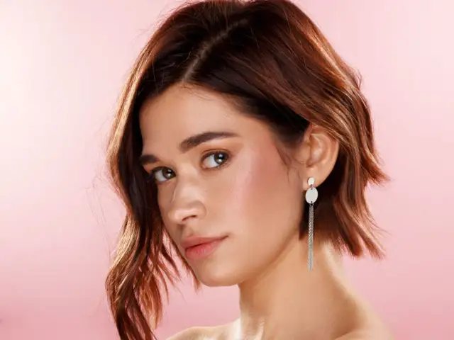 Kolczyki do okrągłej twarzy: Sekrety, które wysmuklą Twoje rysy!