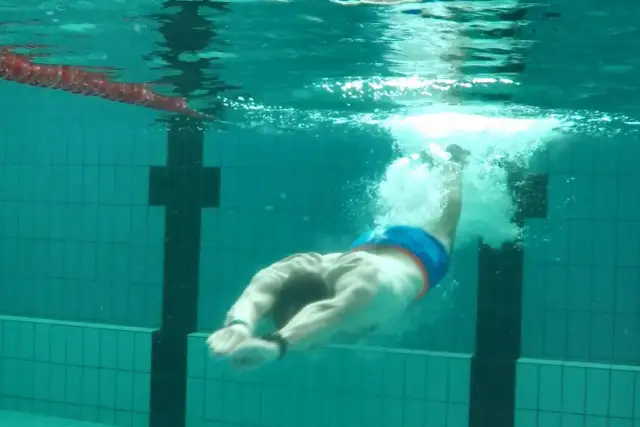 Basen po masażu? Sprawdź, kiedy możesz iść i czego unikać.