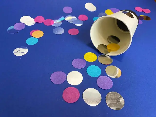 Jak zrobić domowe konfetti z papieru? - Proste sposoby i wyrzutnia DIY