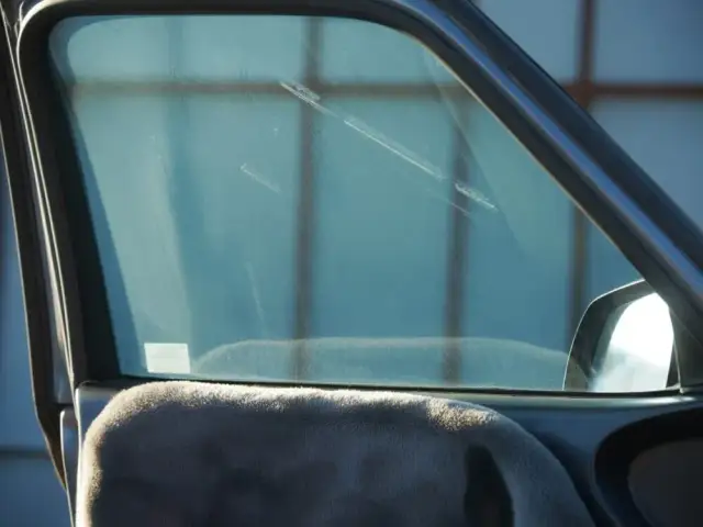 Jak podnieść szybę elektryczną w samochodzie i uniknąć kosztownych napraw