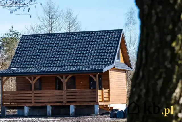 Dom letniskowy a mieszkalny: Różnice, koszty i jak zmienić status?