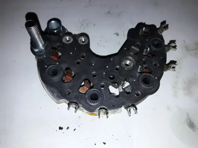 Alternator nie ładuje - najczęstsze przyczyny i jak je naprawić