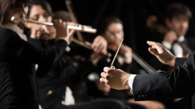 Co to orkiestra symfoniczna? Poznaj jej skład i rolę w muzyce