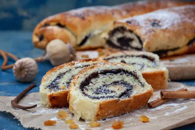 Przepis na ciasto makowiec świąteczny, który zachwyci Twoich gości