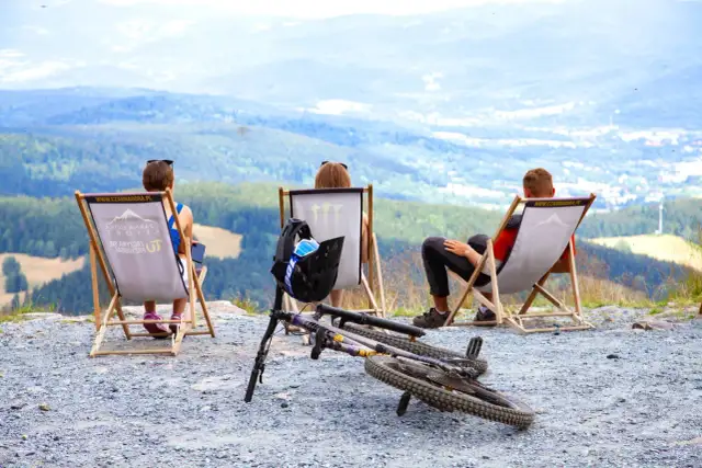 Czarna Góra w Sudetach: najlepsze atrakcje i szlaki turystyczne 2024