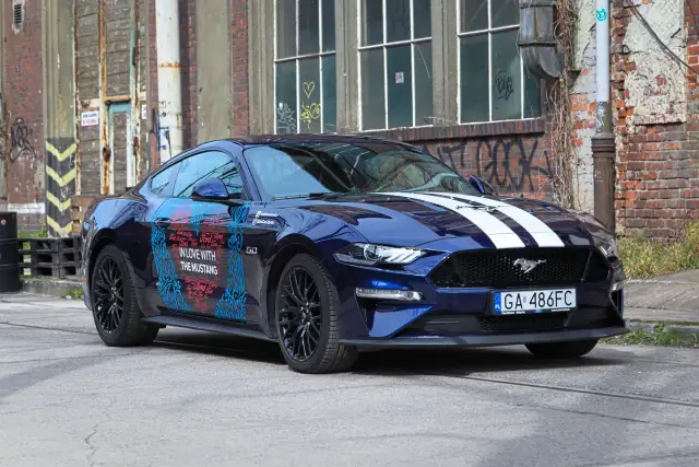 Ford Mustang GT - poznaj moc silnika i osiągi króla sportowych aut