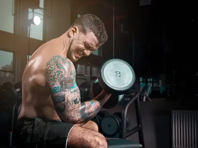 Czy tatuaż się rozciąga podczas ćwiczeń? Sprawdź, co musisz wiedzieć