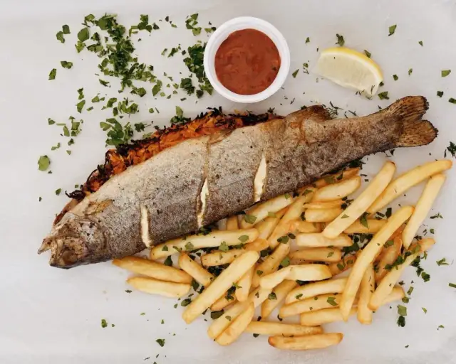 Gdzie zjeść w Kołobrzegu? Odkryj najlepsze miejsca na posiłek