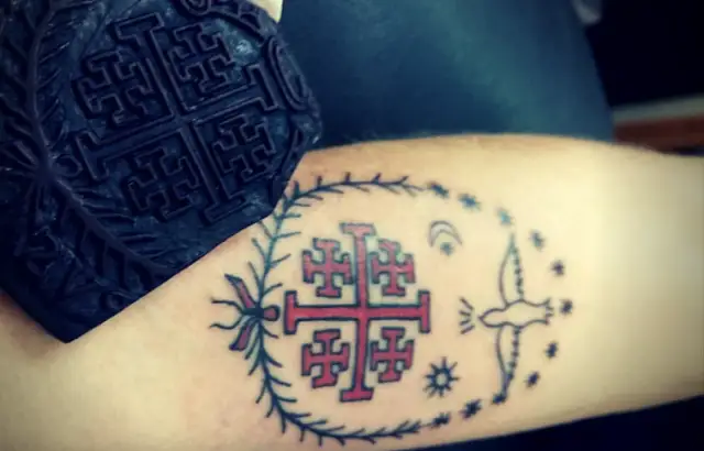 Czy tatuaż to grzech? Odkryj, co mówi Kościół katolicki