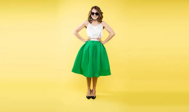 Zielona spódnica: Jaką bluzkę wybrać? Sekrety udanej stylizacji!