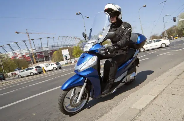 Motorower: definicja, prawo jazdy, koszty i różnice ze skuterem
