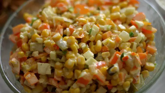 Co zrobić z nadmiarem sałatki jarzynowej: 7 kreatywnych sposobów