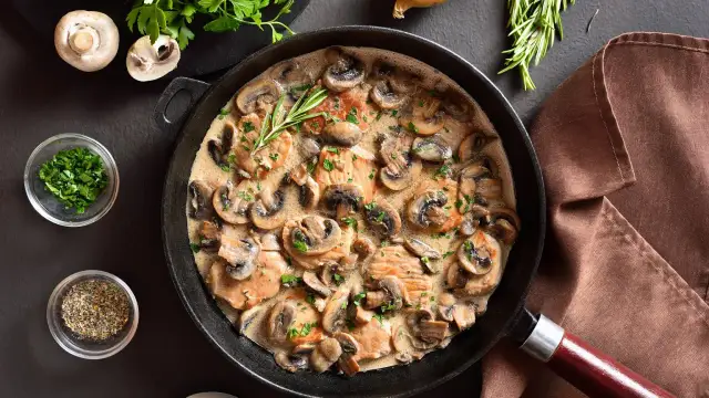 Jak zrobić sos pieczarkowy? Przepis, triki i uniknij błędów!