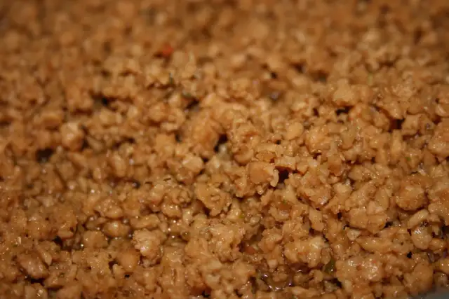 Jak zrobić wegańskie mięso mielone, które zaskoczy smakiem i prostotą