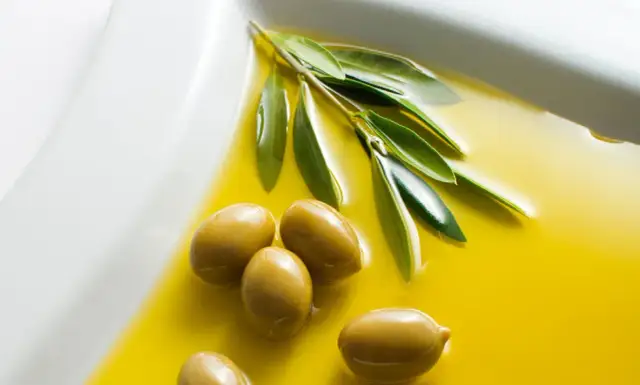 Czy oliwa zamarza? Poznaj skutki zamrażania oliwy z oliwek