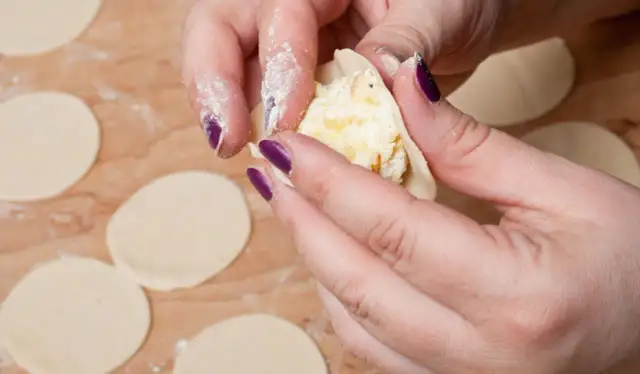 Mrożenie farszu na pierogi ruskie? Sprawdź, jak to zrobić dobrze!