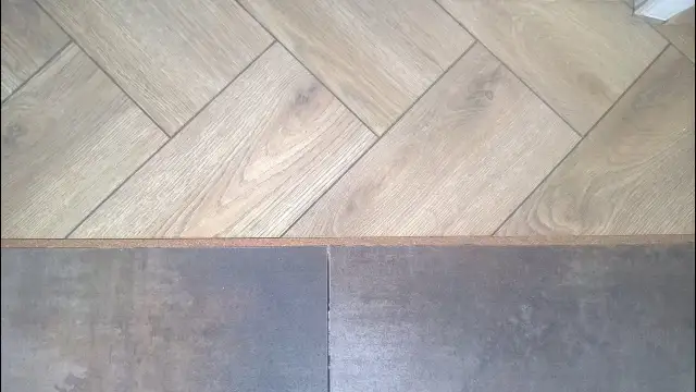 Jak połączyć panele z płytkami bez listwy i uzyskać idealny efekt