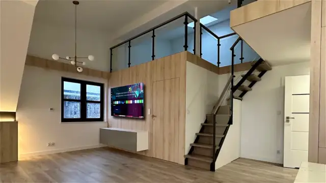 Ile kosztuje budowa antresoli? Sprawdź, co wpływa na cenę