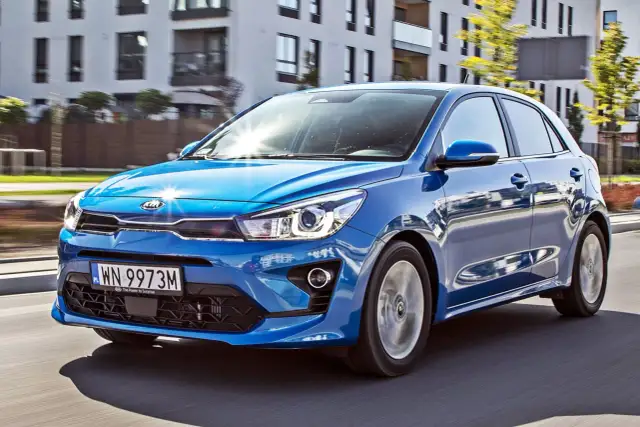 Nowa Kia Rio: Co warto wiedzieć o tym kompaktowym aucie miejskim?