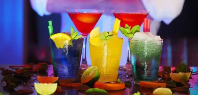 Jakie obowiązki ma barman i co naprawdę robi w barze?