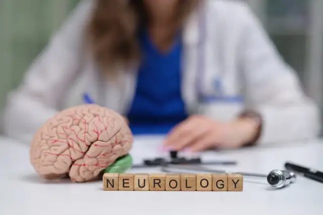 Twój mózg woła o pomoc? Kiedy neurolog jest kluczem do zdrowia?