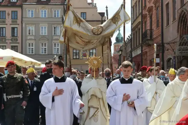 Czy w Boże Ciało trzeba iść do kościoła? Obowiązek i konsekwencje