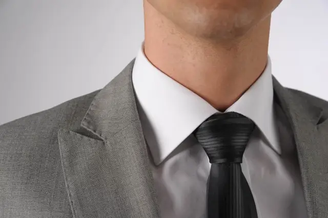 Jak zawiązać krawat pół Windsor: 7 kroków do perfekcyjnego węzła