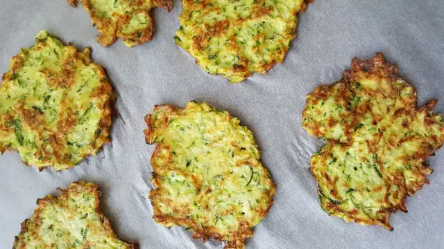 Jak zrobić placki z cukinii, żeby się nie rozpadały – proste triki i porady