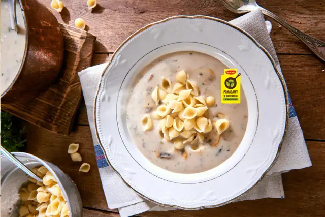Kremowa zupa pieczarkowa z makaronem: Prosty przepis krok po kroku