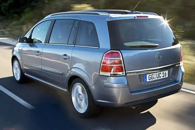 Zafira B: Pojemność baku, rezerwa i zasięg. Czy wskaźnik kłamie?