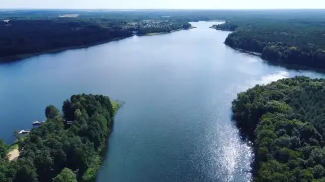 Jezioro Sławskie: piękne miejsce z problemami ekologicznymi i atrakcjami