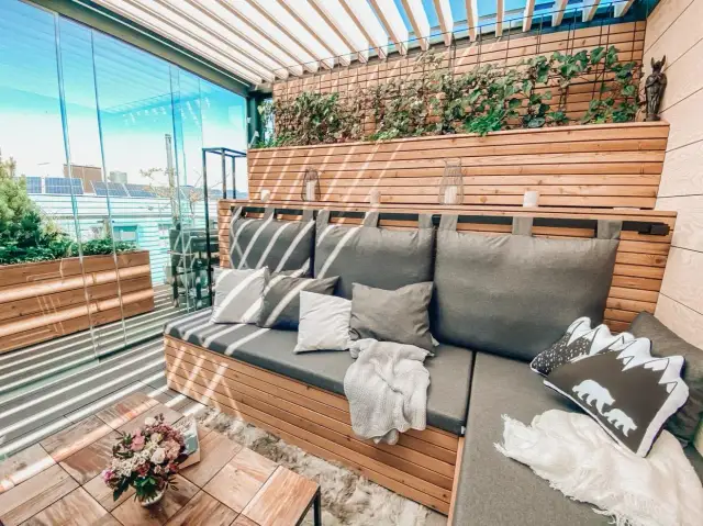 Jak urządzić taras na piętrze, aby stał się wymarzoną przestrzenią relaksu