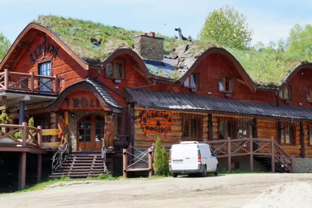 Gdzie zjeść w Cisnej? Kultowe miejsca i smaki Bieszczadów