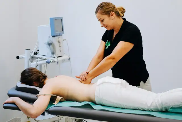 Fizjoterapia ambulatoryjna - co to znaczy i jak może pomóc?