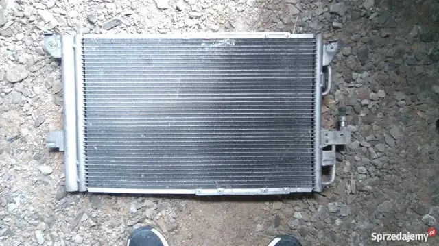 Uszkodzona chłodnica klimatyzacji: objawy, diagnostyka, co sprawdzić?